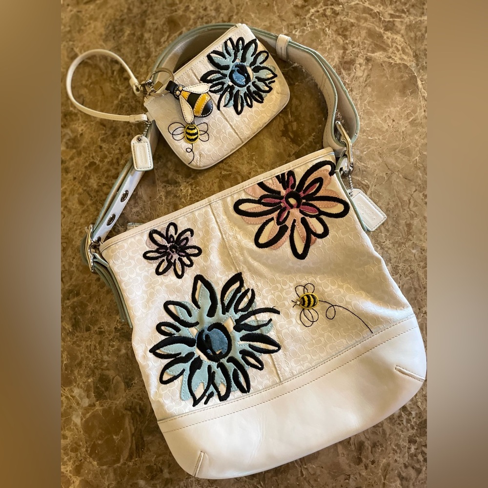 COACH Near Vintage Bee White Floral Embroidered Handbag Wristlet & Charm SET - Picture 3 of 17